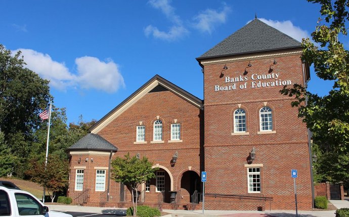 File:Banks County Board of Education building 2016.jpg - Wikimedia