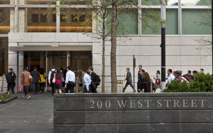 Goldman Sachs Bans Investment Banking Interns From Working Past