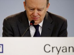 Deutsche Bank Chief Executive John Cryan attends a news conference in Frankfurt, Germany, January 28, 2016. REUTERS/Kai Pfaffenbach